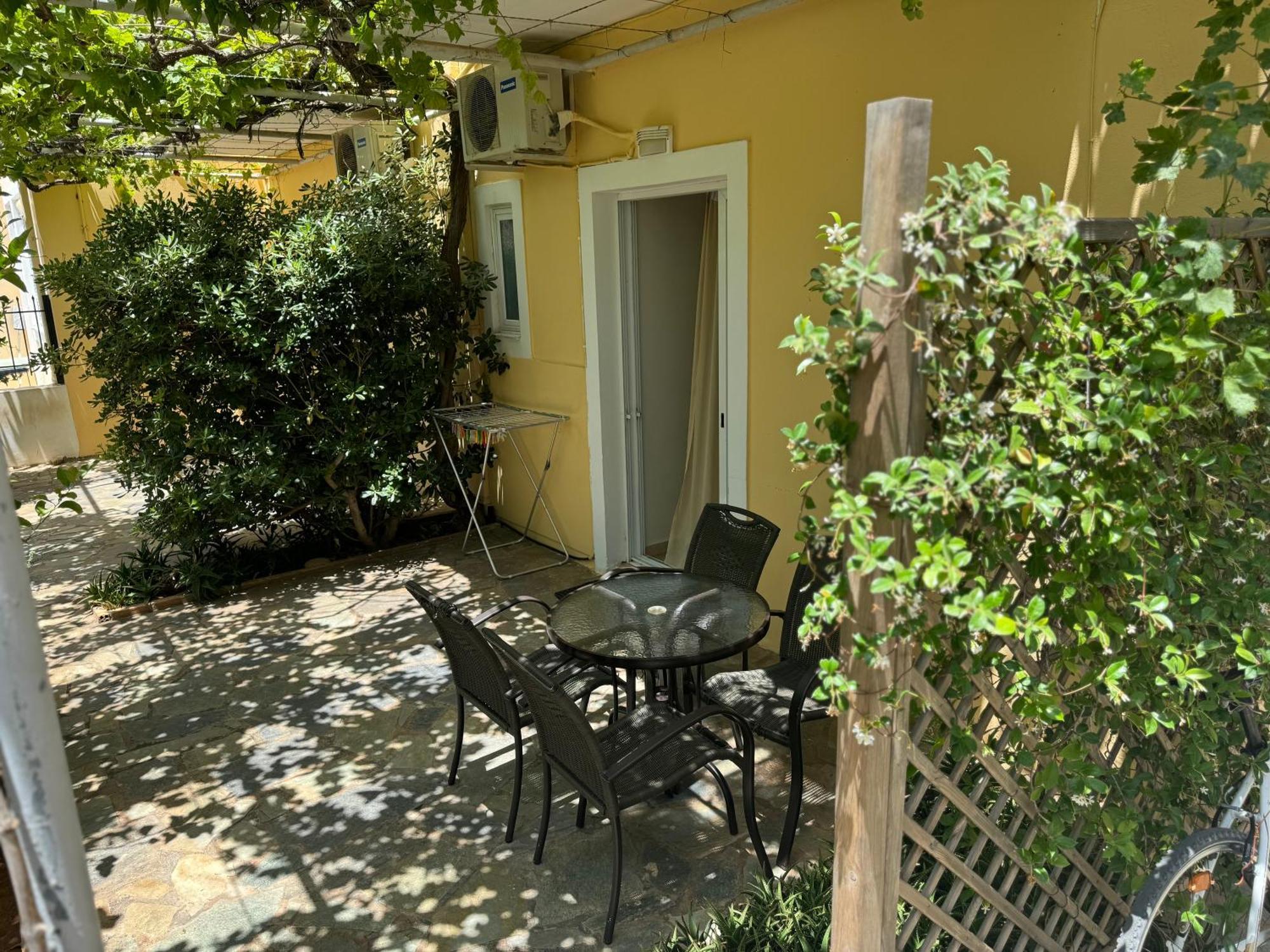 Michalis Studios Palaiochora Exterior foto